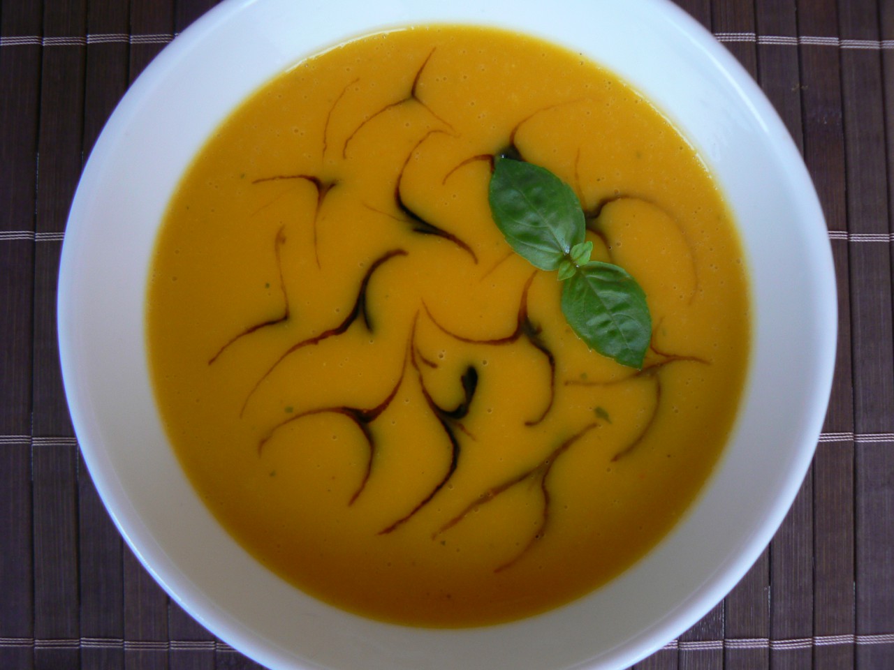 Kürbis-Ingwer-Suppe mit Kokosmilch | rockthekitchen!
