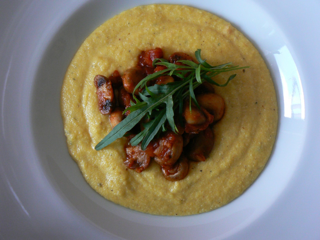 Polenta alla Milanese mit Rotwein-Champignons | rockthekitchen!