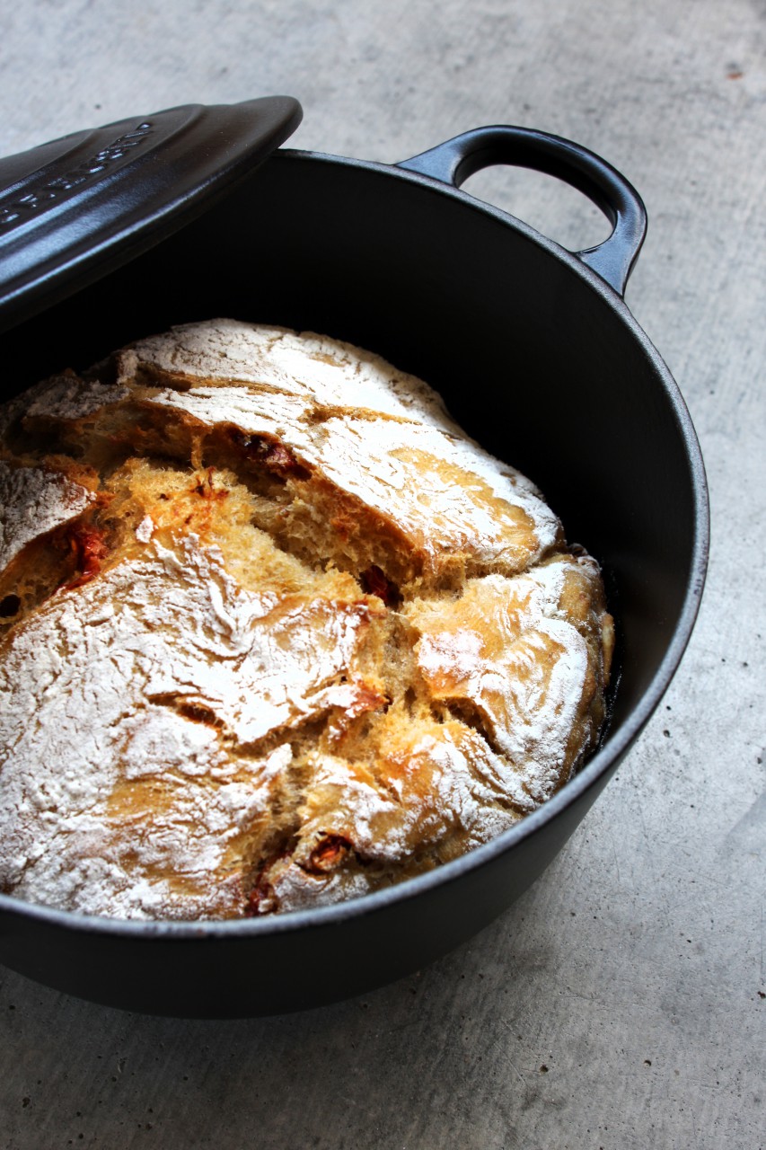 Ciabatta mit getrockneten Tomaten und Thymian | rockthekitchen!